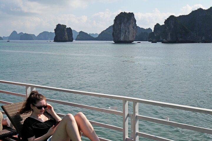Luxury Halong & Lan Ha Bay Cruise 2D1N with Private Balcony