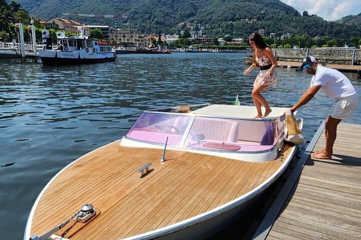 Luxury Boat Tour on Lake Como: Prosecco, Movie Locations & Music