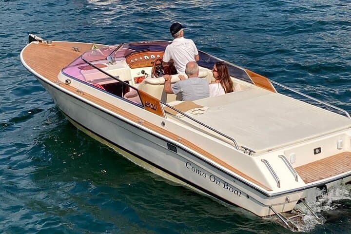 Luxury Boat Tour on Lake Como: Prosecco, Movie Locations & Music