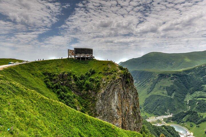 Tbilisi: 2-Day Tour to Gudauri and Kazbegi