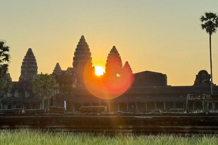 Angkor Wat Temple Tour Sunrise or Sunset with Tour Guide