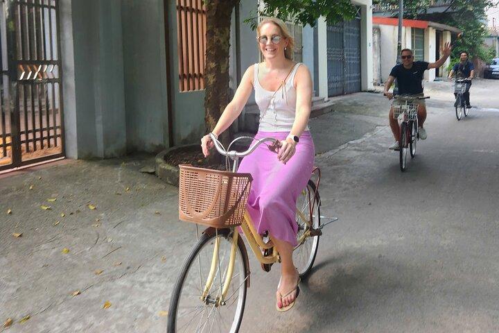 Hanoi Private Tour: Thay Pagoda & Duong Lam Ancient Village
