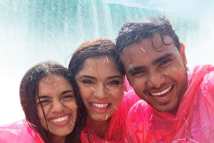 Day-Trip from Toronto to Niagara Falls with skip-the-line boat