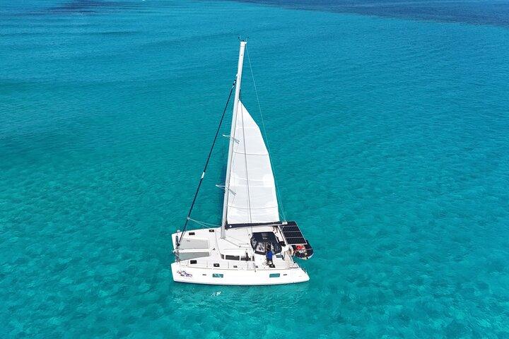 Private Catamaran Tour Super to Isla Mujeres