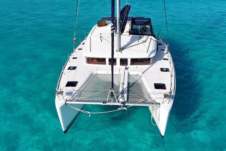 Private Catamaran Tour Super to Isla Mujeres