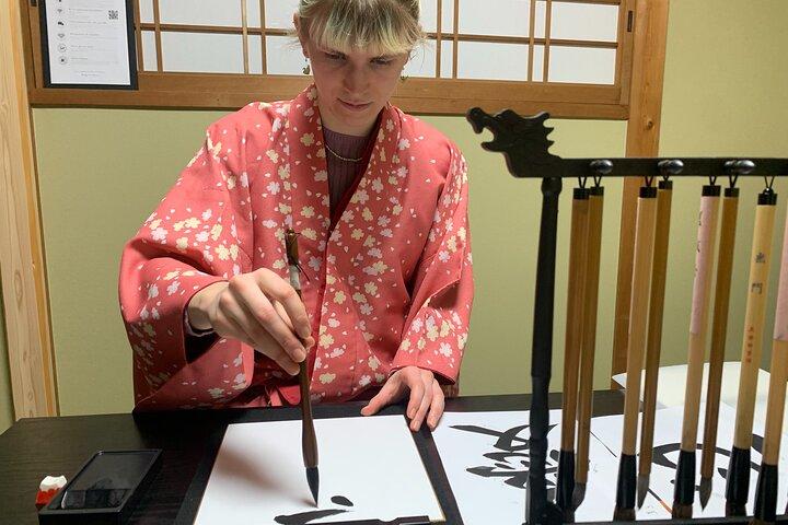 Kyoto: Japanese Calligraphy Class in 150 years old townhouse