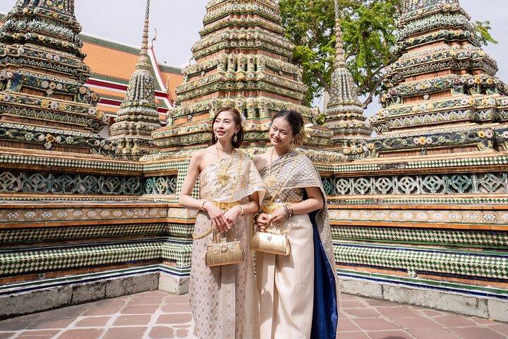 Traditional Thai Costumes Photoshoot at Wat Pho (Phra Chetuphon)