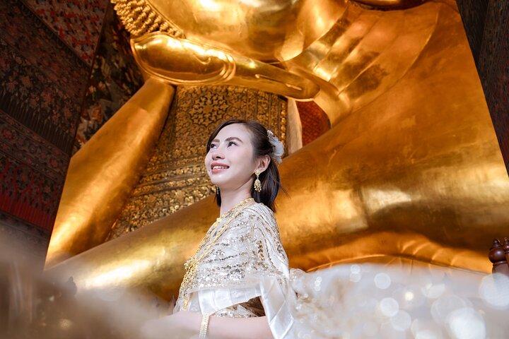 Traditional Thai Costumes Photoshoot at Wat Pho (Phra Chetuphon)