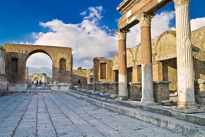 Private tour in Fiat 500/600 Pompeii and Vesuvius