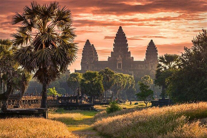Small Group Explore Angkor Wat Sunrise Tour from Siem Reap