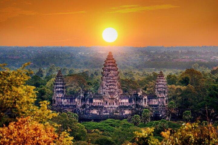 Small Group Explore Angkor Wat Sunrise Tour from Siem Reap