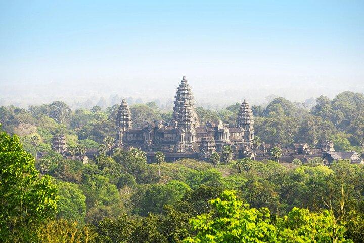 Small Group Explore Angkor Wat Sunrise Tour from Siem Reap