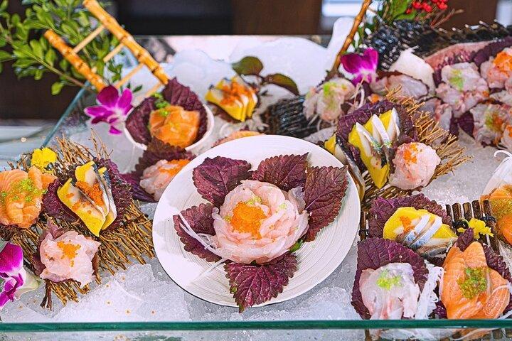 Hanoi : Halong Bay Symphony Cruise with Jacuzzi and Local Lunch