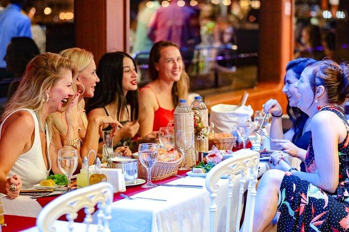 Bosphorus Dinner Cruise & Live Show – Private Table