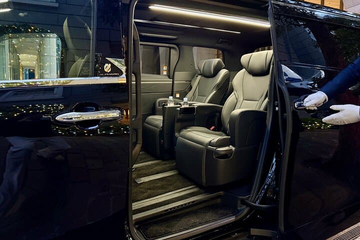 Narita Airport Private Transfer From Tokyo City