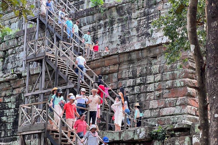 6 Days In-depth Angkor Wat Small Group Tours in Siem Reap