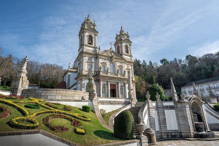 From Porto: Viana do Castelo Braga and Guimarães Day Tour