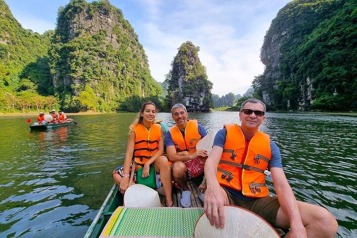 Hanoi: Deluxe Tour Discover Bai Dinh Pagoda, Trang An, Mua Caves