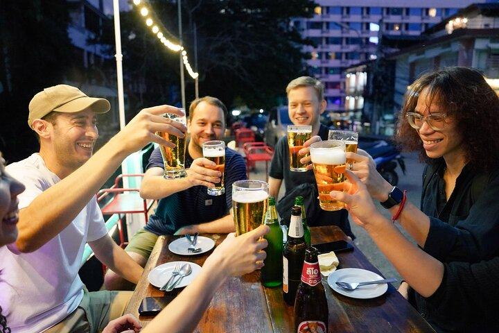 Bangkok Tuk Tuk Night Tour with food & drinks in Siam & Silom