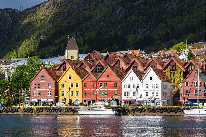 Bergen Scavenger Hunt & Highlights Self-Guided Walking Tour