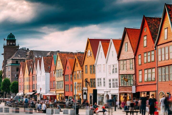 Bergen Scavenger Hunt & Highlights Self-Guided Walking Tour