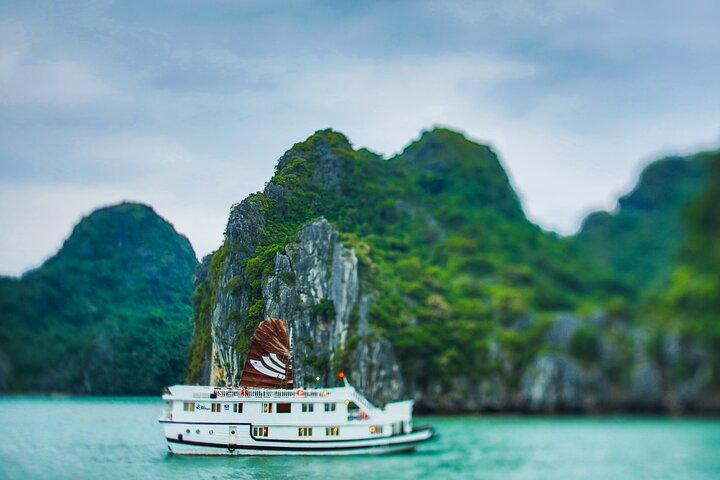 2D1N Private Halong Bay Cruise Ba Ham and Tien Ong Explorer