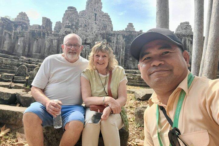 A Day Angkor Wat tour with Tour Guide