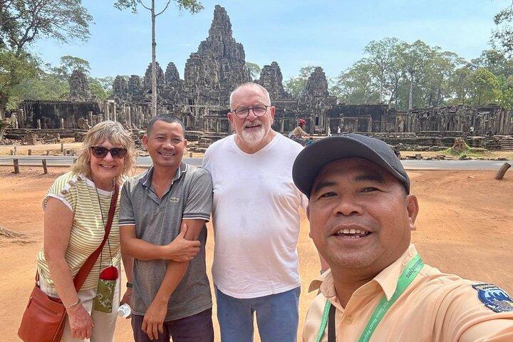 A Day Angkor Wat tour with Tour Guide