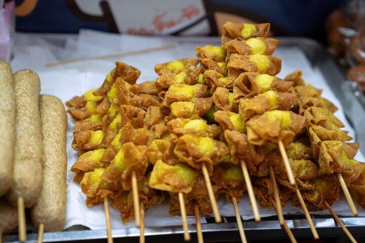 Bangkok Electric Tuk Tuk: Thonburi & Wang Lang Local Food Tour