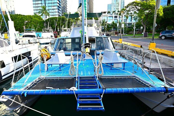 Oahu Catamaran Waikiki Sunset on 40 Foot Catamaran: Food and BYOB