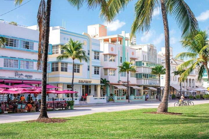 Private Miami City Tour with Local Expert in Luxury car (6ppl)
