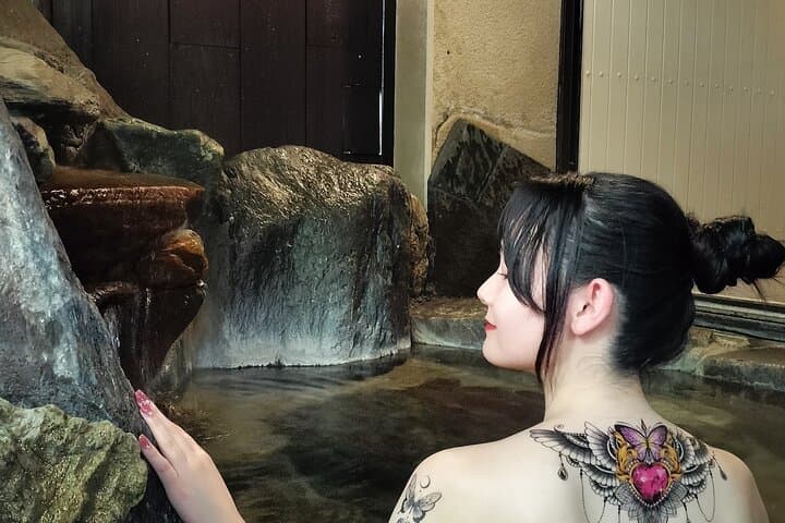 Tattoo-friendly open-air Onsen & drink