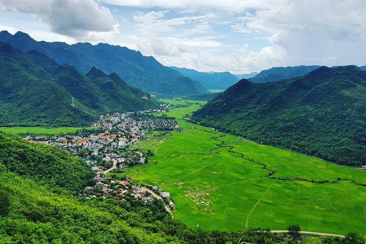 Mai Chau Deluxe Day Tour: Limousine, Small Group, Lunch & Biking