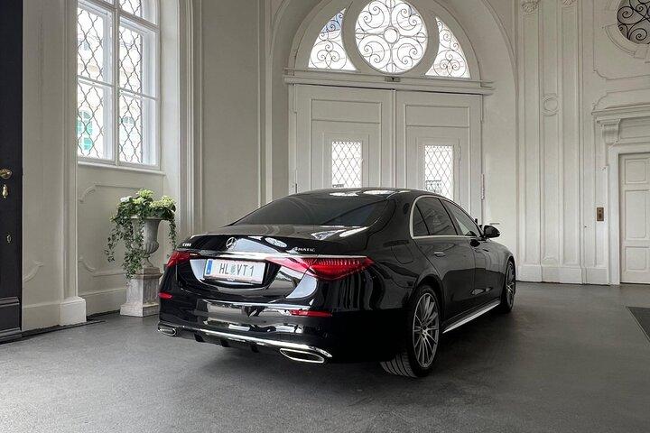 Private transfer from Vienna to the airport