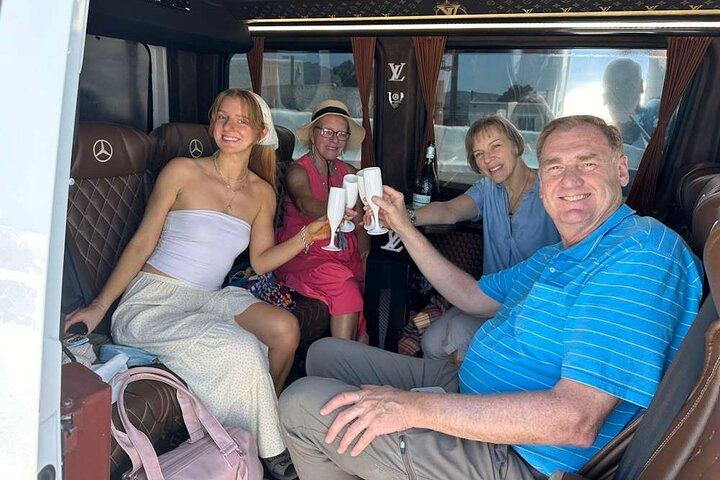 Private Luxury Transfers in Santorini-Airport ,Port & Hotels