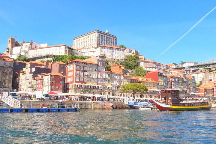 From Porto: Private Transfer to Lisbon with up to 3 Stops