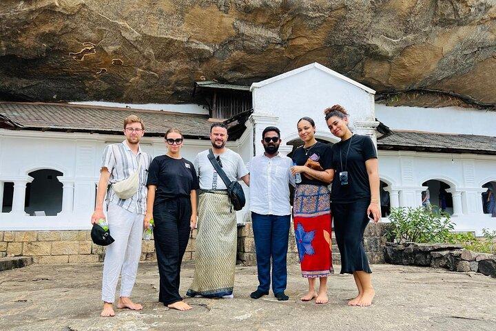 Sigiriya Rock Fortress and Dambulla Cave Tour with Lunch (Group)