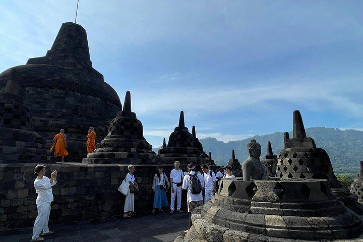 Yogyakarta: Borobudur Sunset Shared Guided Tour