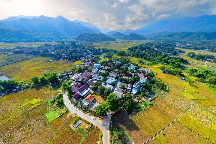 Mai Chau Deluxe Day Tour: Limousine, Small Group, Lunch & Biking