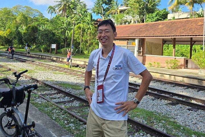 Singapore Cycling Tour - Rail Corridor, Civic District, & Food!