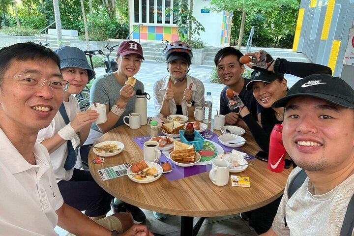Singapore Cycling Tour - Rail Corridor, Civic District, & Food!