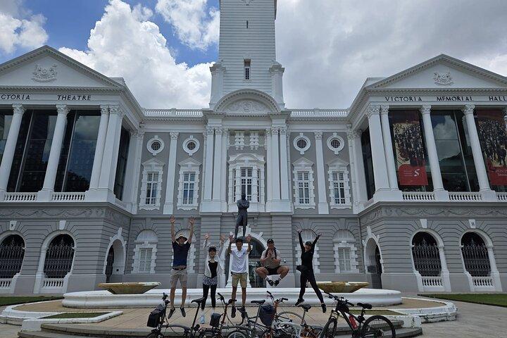 Singapore Cycling Tour - Rail Corridor, Civic District, & Food!