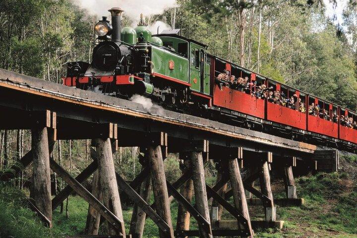 Puffing Billy Train and Phillip Island Penguin Parade Day Tour