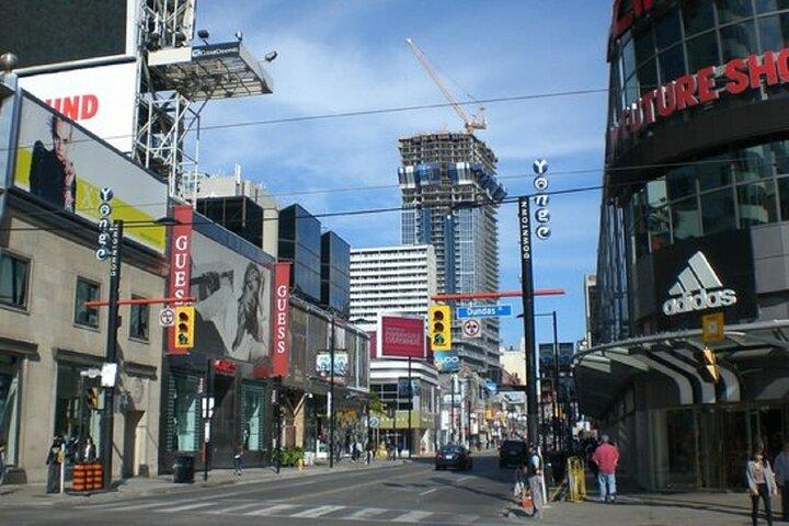Toronto City ICONIC Sightseeing and Highlights Small Group Tour