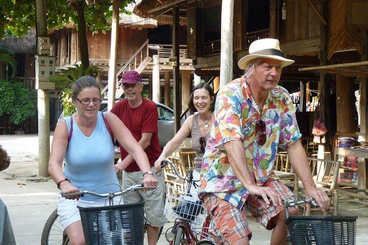 Mai Chau Deluxe Day Tour: Limousine, Small Group, Lunch & Biking