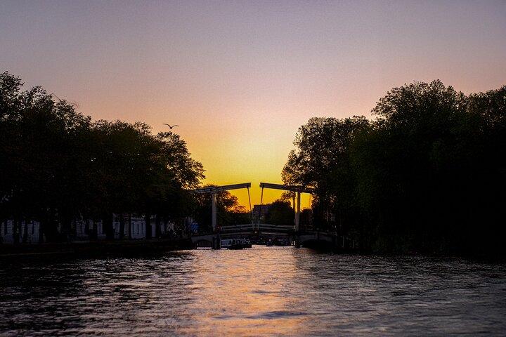 Amsterdam Evening Cosy & Small Cruise & Drinks and Bites - Sunset