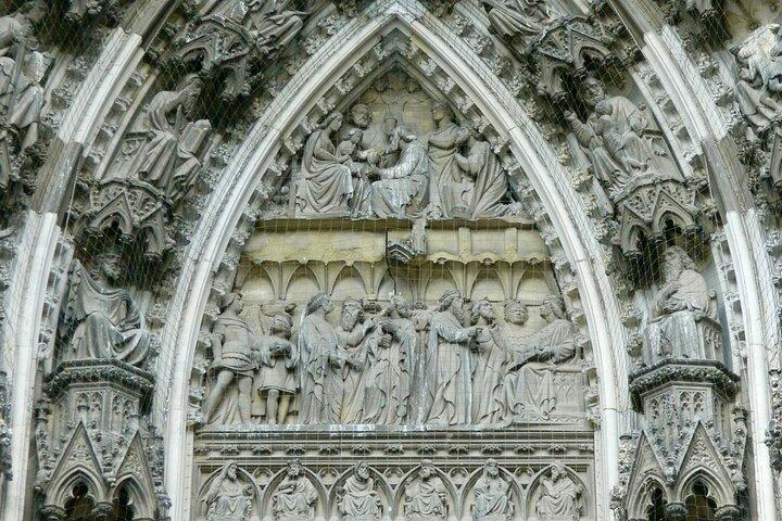 Cologne Walking Tour from Roman Era to World War 2 with an App