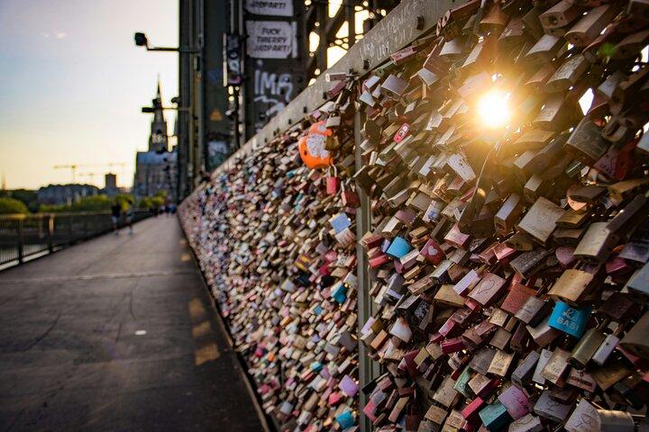 Cologne Walking Tour from Roman Era to World War 2 with an App