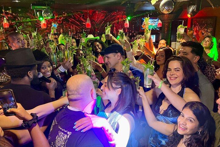 Miami: Sip & Salsa Night with Lessons, Mojitos, Appetizers & Club