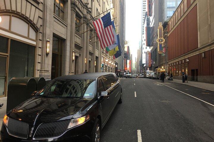 Newark To Manhattan Private Transfer in SUV, Limousine or Van